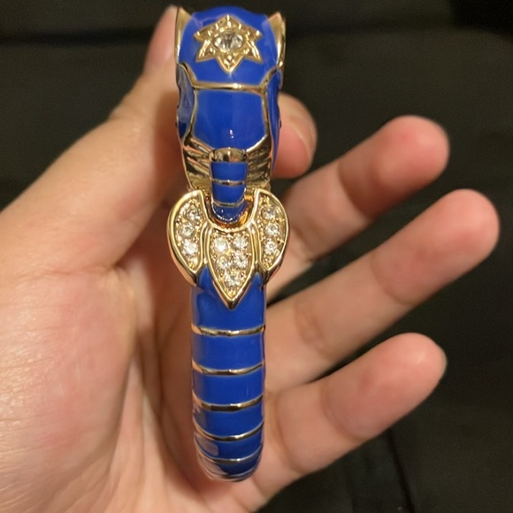 Blue elephant clamper bracelet - Picture 4 of 10